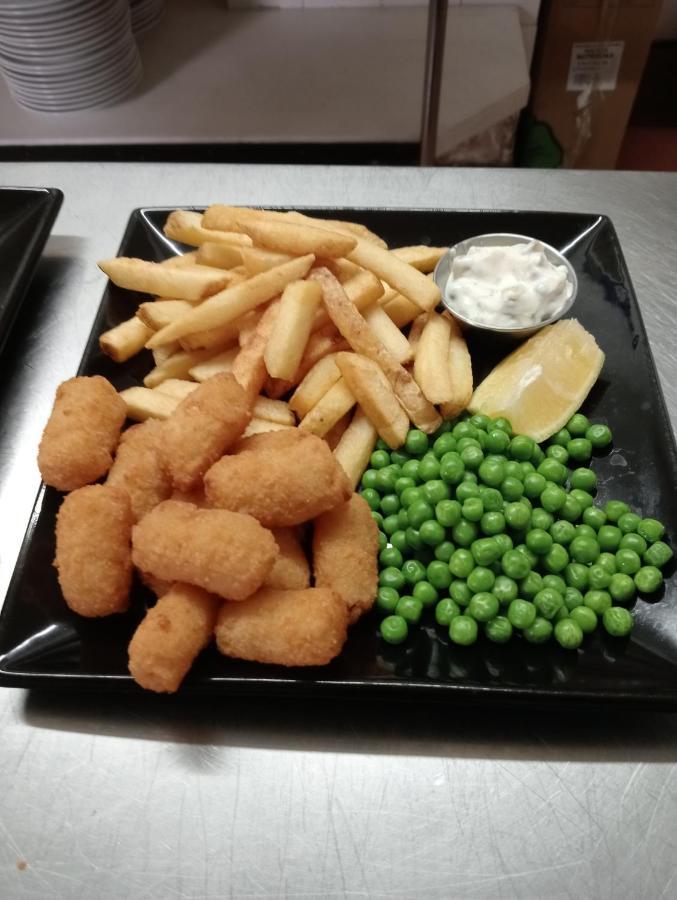The Kings Arms Inn Stratton  ภายนอก รูปภาพ