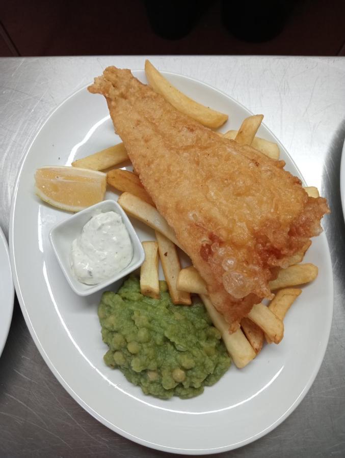 The Kings Arms Inn Stratton  ภายนอก รูปภาพ
